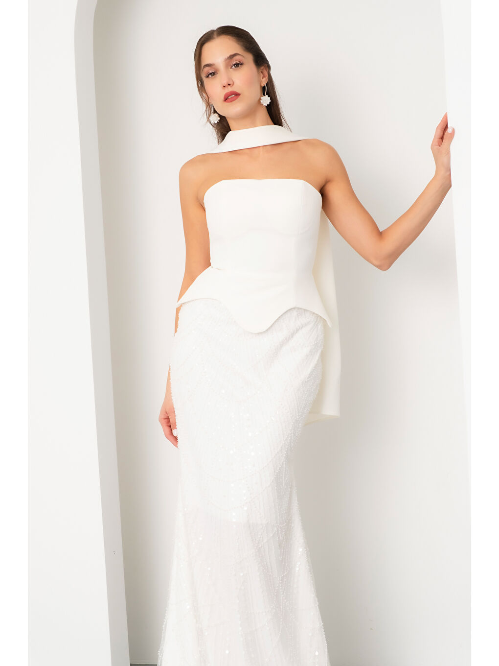 Kadın Beyaz Straplez Taşlı Uzun Balık Abiye-2