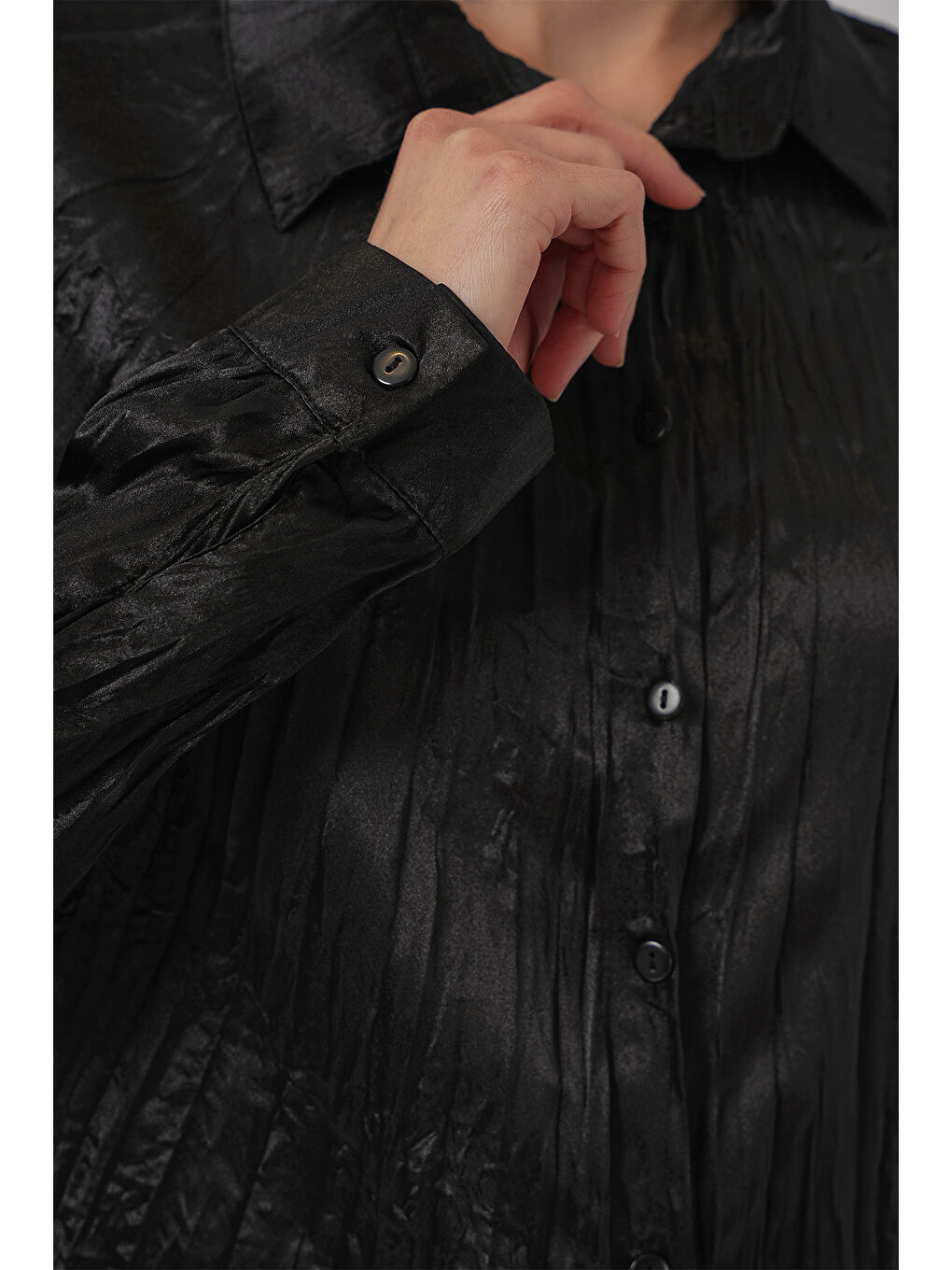 Kadın Kırışık Saten Gömlek 20316 - Siyah-3