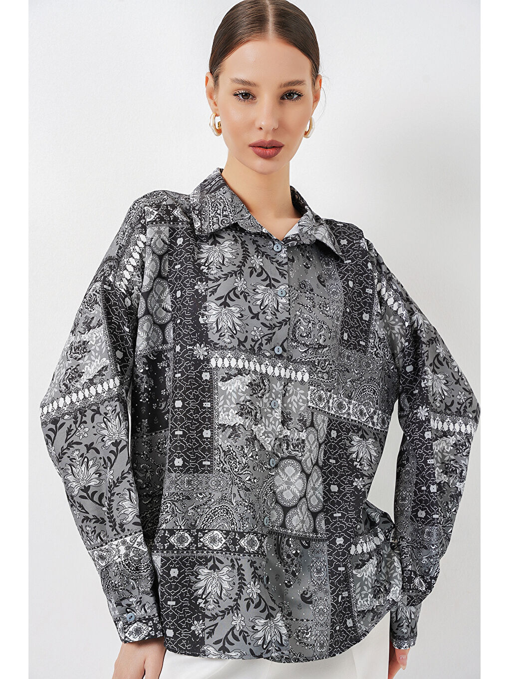 Kadın Oversize Desenli Saten Gömlek 20365 - Antrasit-4