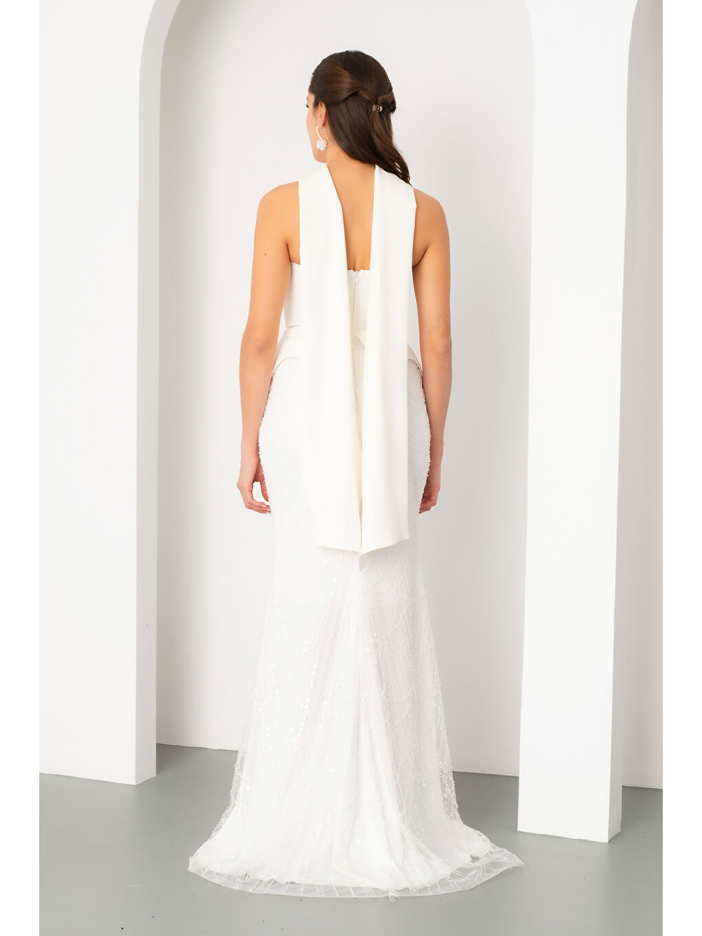 Kadın Beyaz Straplez Taşlı Uzun Balık Abiye-5