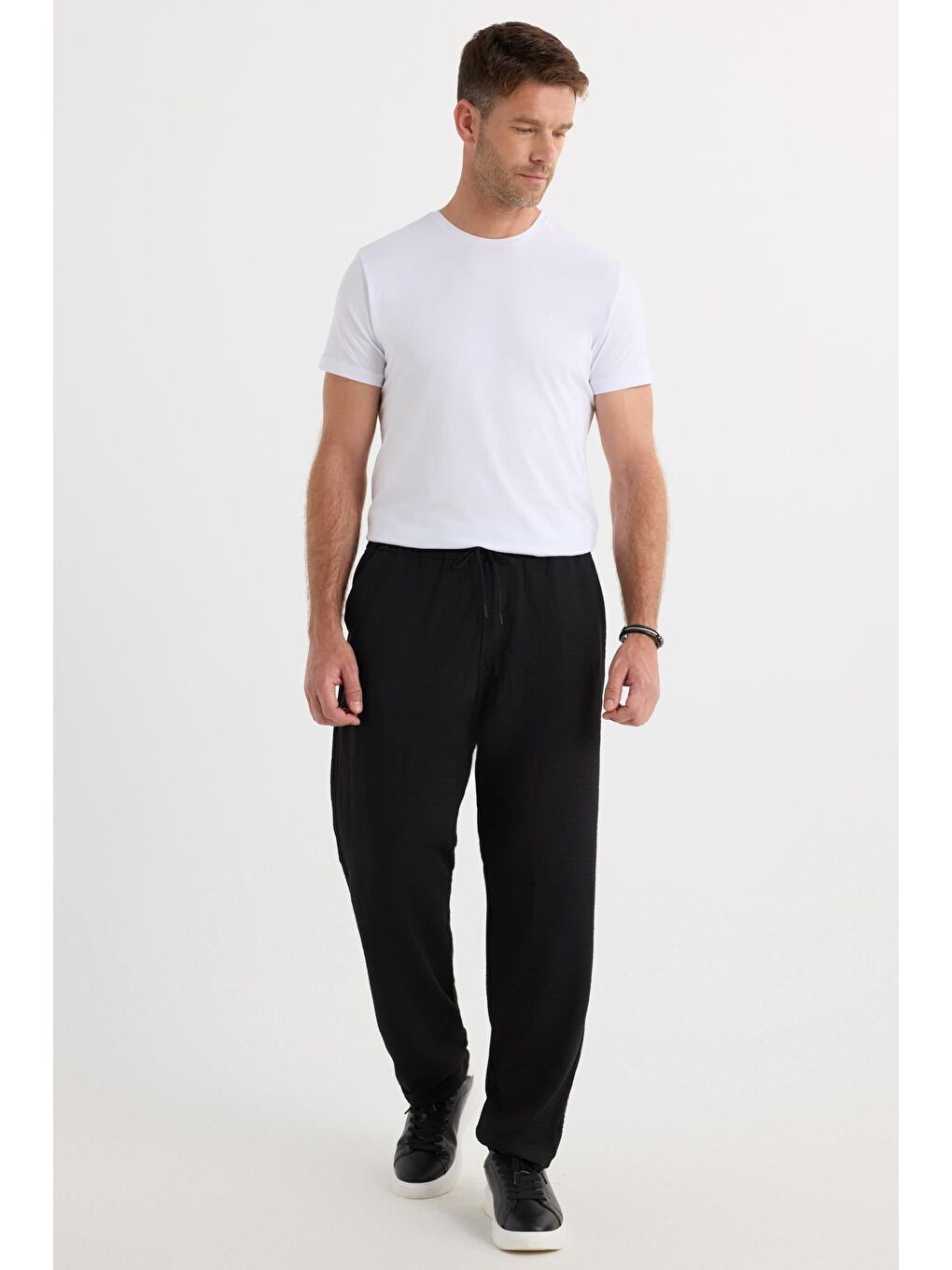 Erkek Standart Fit Normal Kesim Beli Bağcıklı Geniş Paça Siyah Pantolon-5