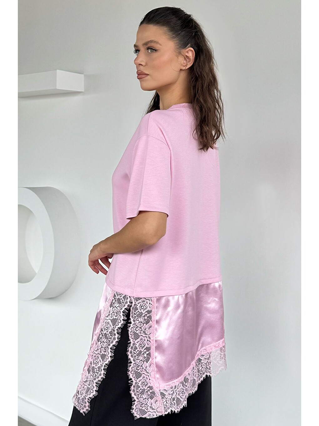 Pembe Kadın Bisiklet Yaka Saten Ve Güpür Garnili Bluz-3