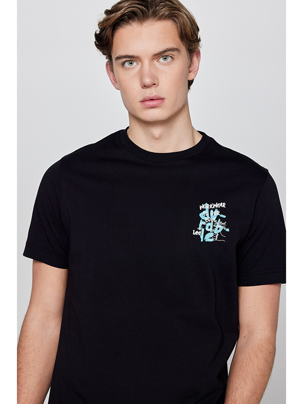 Siyah %100 Pamuk Regular Fit Normal Kesim Bisiklet Yaka Logo Detaylı Tişört-3