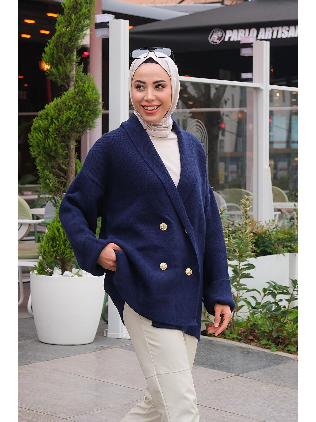 Kruvaze Yaka Gold Düğmeli Kalın Hırka Lacivert