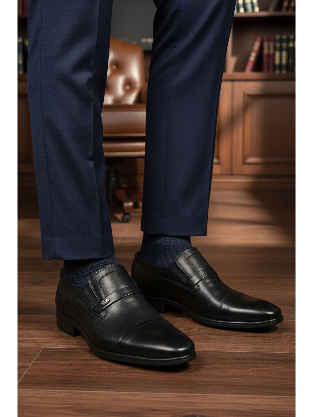 Siyah Hakiki Deri Kaymaz Taban Erkek Klasik Ayakkabı 976 M-2