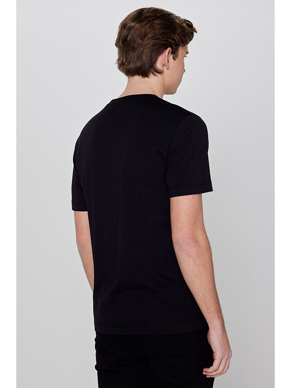 Siyah %100 Pamuk Regular Fit Normal Kesim Bisiklet Yaka Logo Detaylı Tişört-4