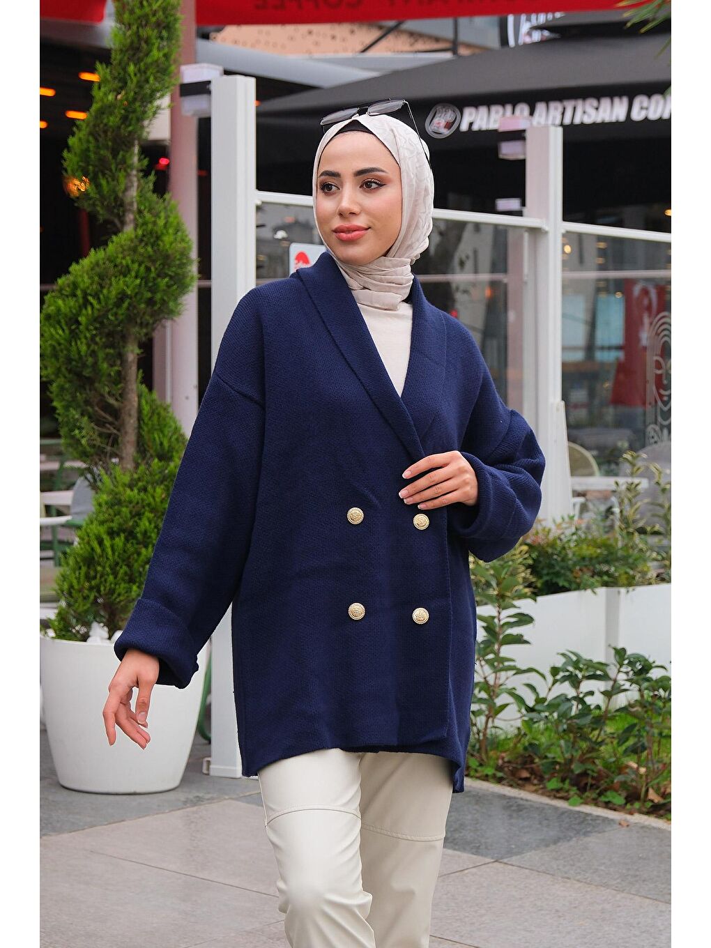 Kruvaze Yaka Gold Düğmeli Kalın Hırka Lacivert-1