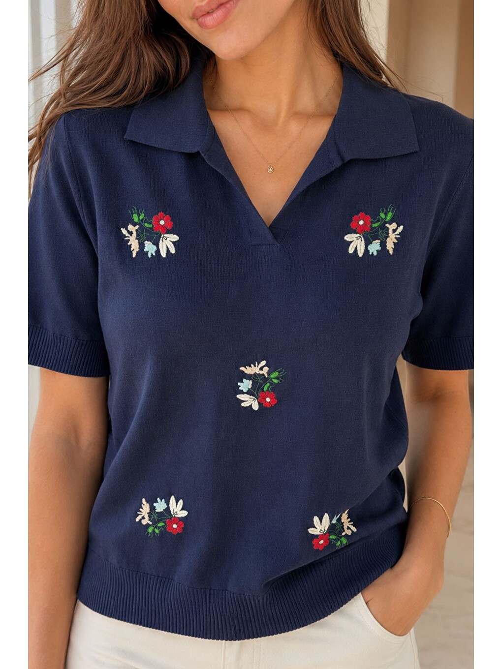 Lacivert Kadın Polo Yaka Çiçek Nakışlı Triko Bluz-2