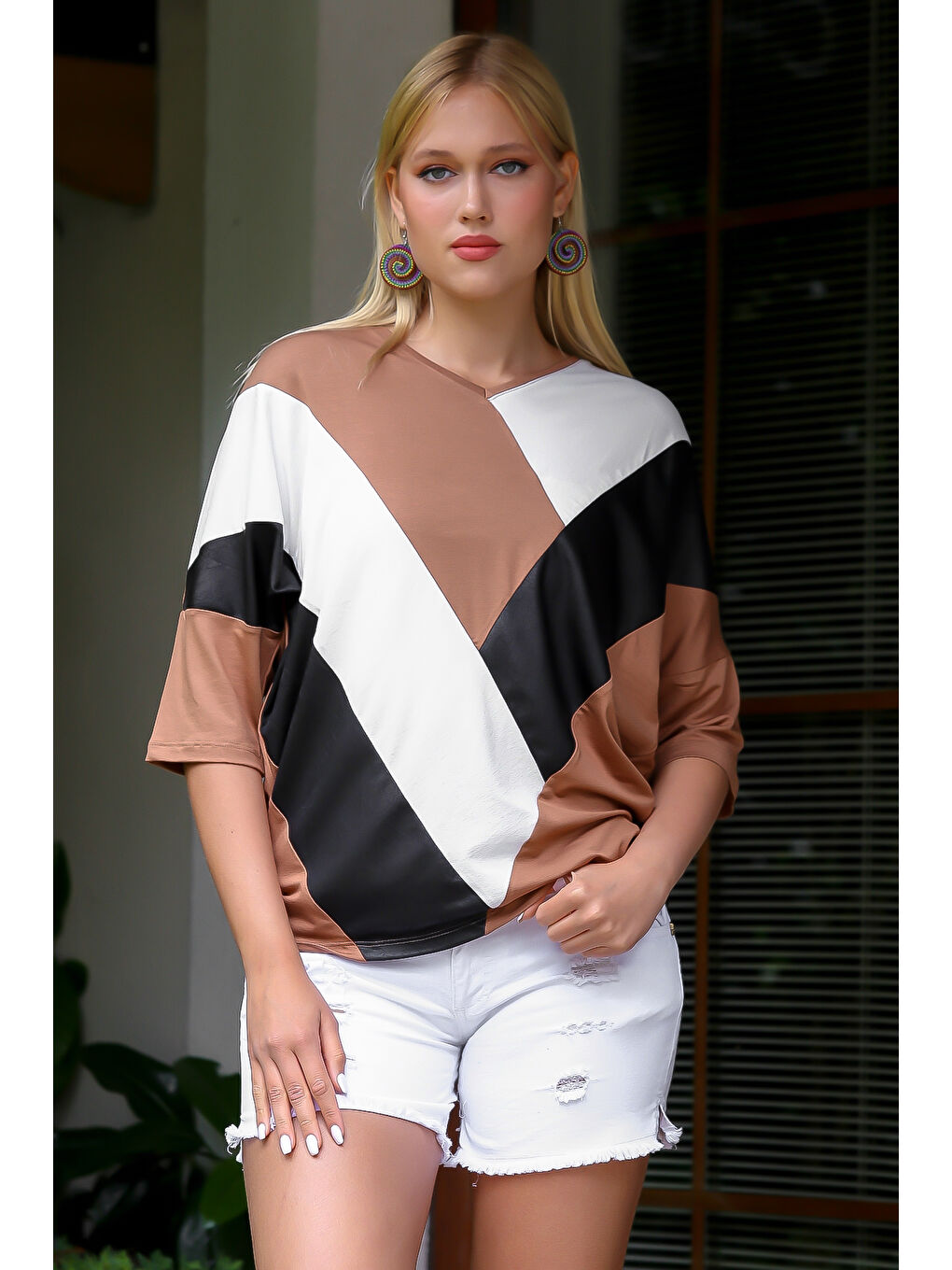 Siyah-Bej V Yaka Yarasa Kol Deri Garnili Örme Bluz-2