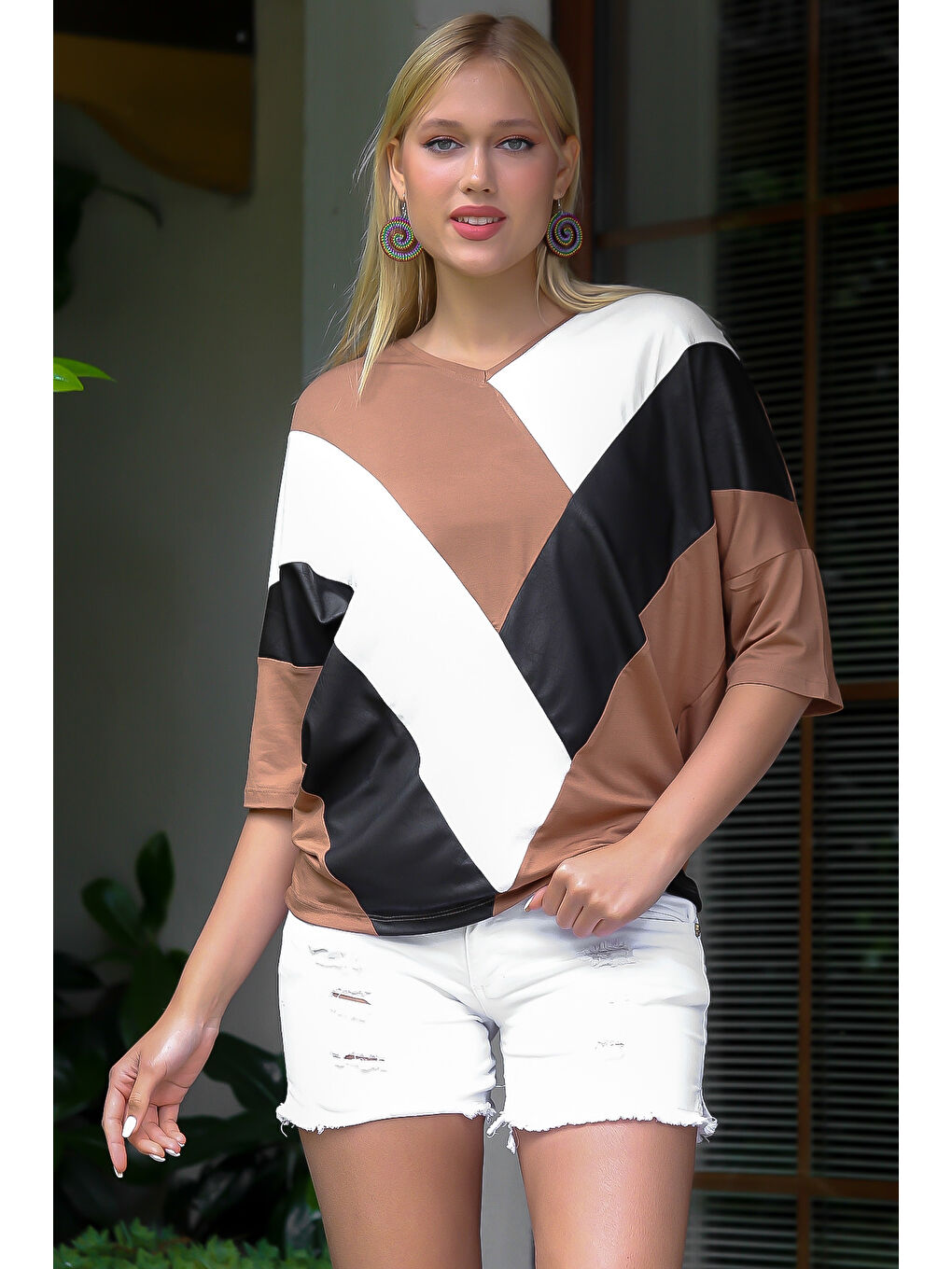 Siyah-Bej V Yaka Yarasa Kol Deri Garnili Örme Bluz-3