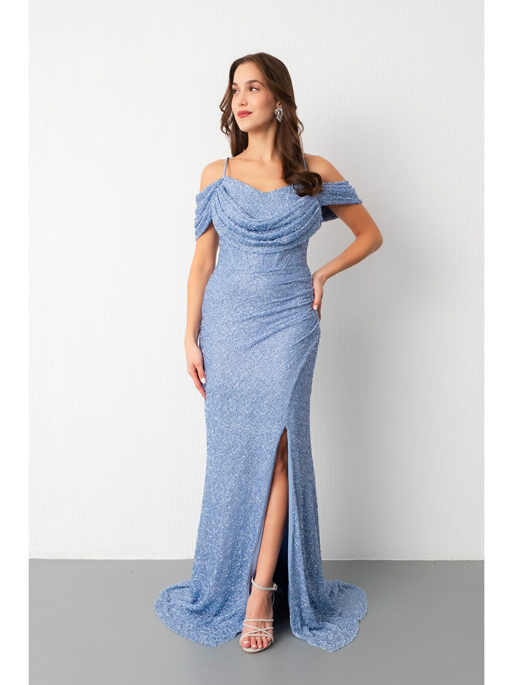 Kadın Bebe Mavi Omuz Dekolteli Boncuklu Uzun Abiye Elbise-1