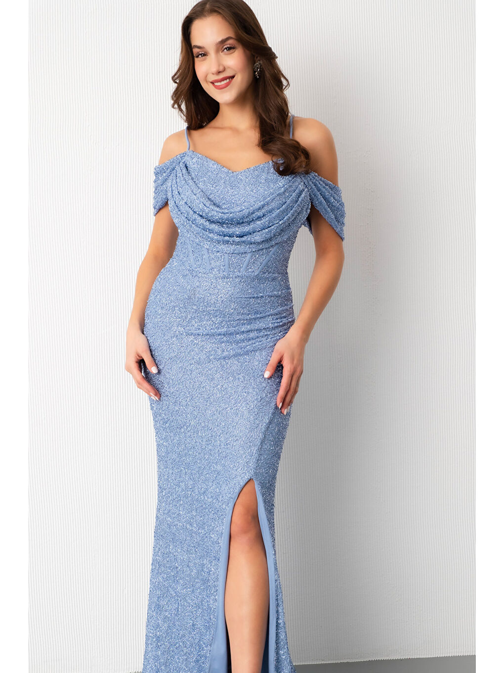 Kadın Bebe Mavi Omuz Dekolteli Boncuklu Uzun Abiye Elbise-2