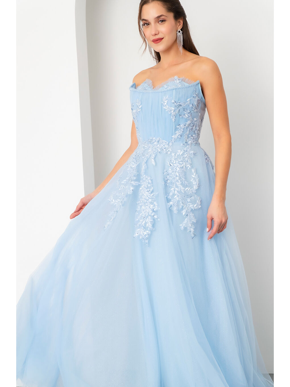 Kadın Bebe Mavi Straplez Güpürlü Uzun Tül Abiye Elbise-2