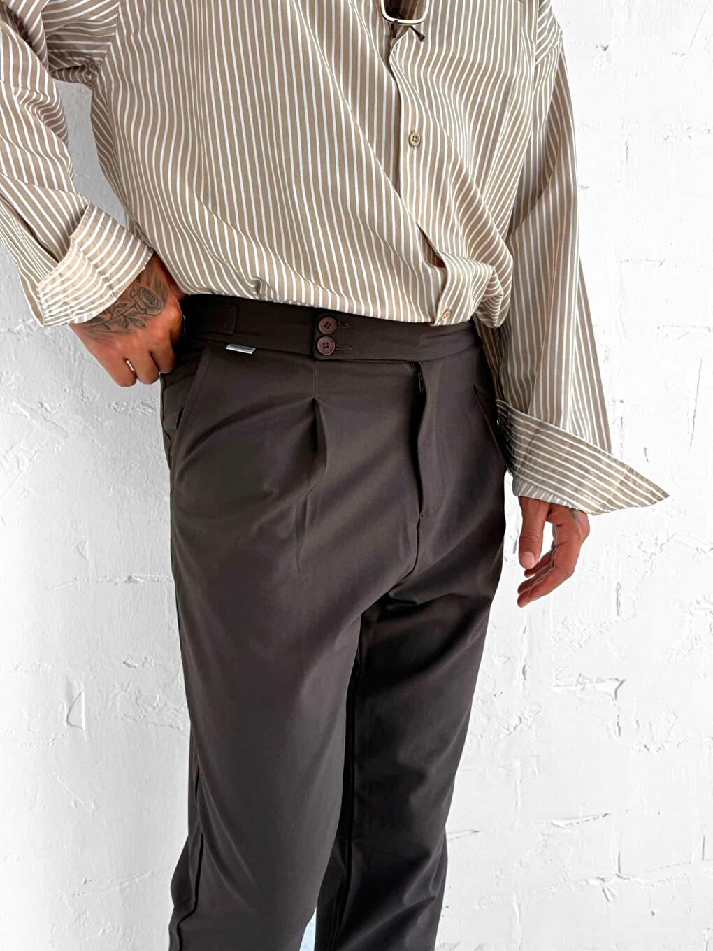 Erkek Ayarlanabilir Tokalı Pileli Kumaş Pantolon Kahverengi-1