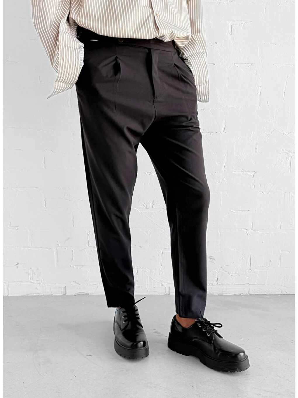 Erkek Ayarlanabilir Tokalı Pileli Kumaş Pantolon Kahverengi-2