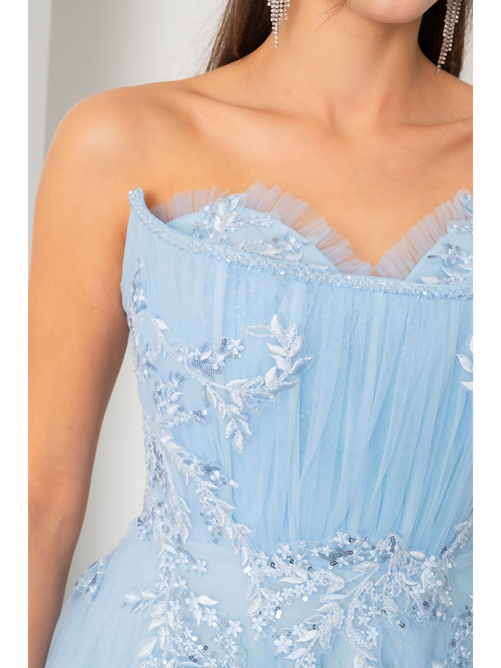 Kadın Bebe Mavi Straplez Güpürlü Uzun Tül Abiye Elbise-4