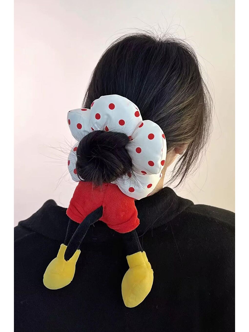 Siyah Miki Fare Detaylı Yeni Trend Pofuduk Pelüş Simit Saç Bağlama Tokası-1