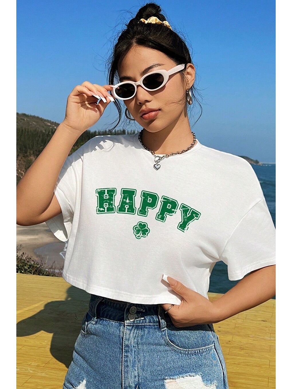 Kadın Beyaz Bisiklet Yaka Happy Baskılı Geniş Crop T Shirt-2