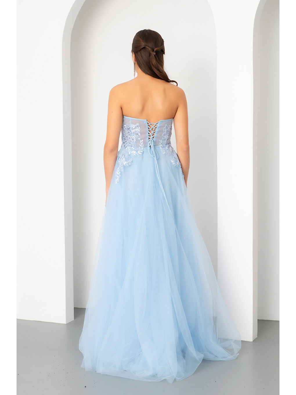 Kadın Bebe Mavi Straplez Güpürlü Uzun Tül Abiye Elbise-5