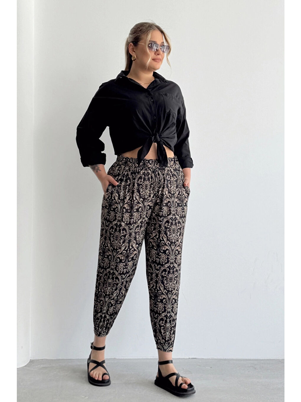 Siyah Büyük Beden Beli ve Paçası Lastikli Cepli Desenli Şalvar Pantolon 74-75