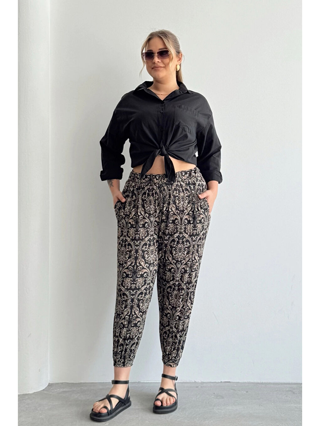 Siyah Büyük Beden Beli ve Paçası Lastikli Cepli Desenli Şalvar Pantolon 74-75-1