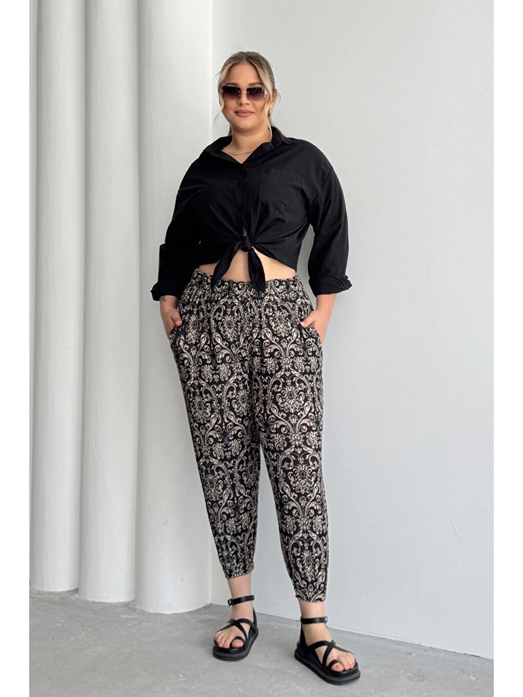 Siyah Büyük Beden Beli ve Paçası Lastikli Cepli Desenli Şalvar Pantolon 74-75-3