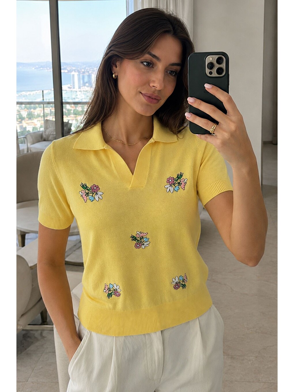 Sarı Kadın Polo Yaka Çiçek Nakışlı Triko Bluz