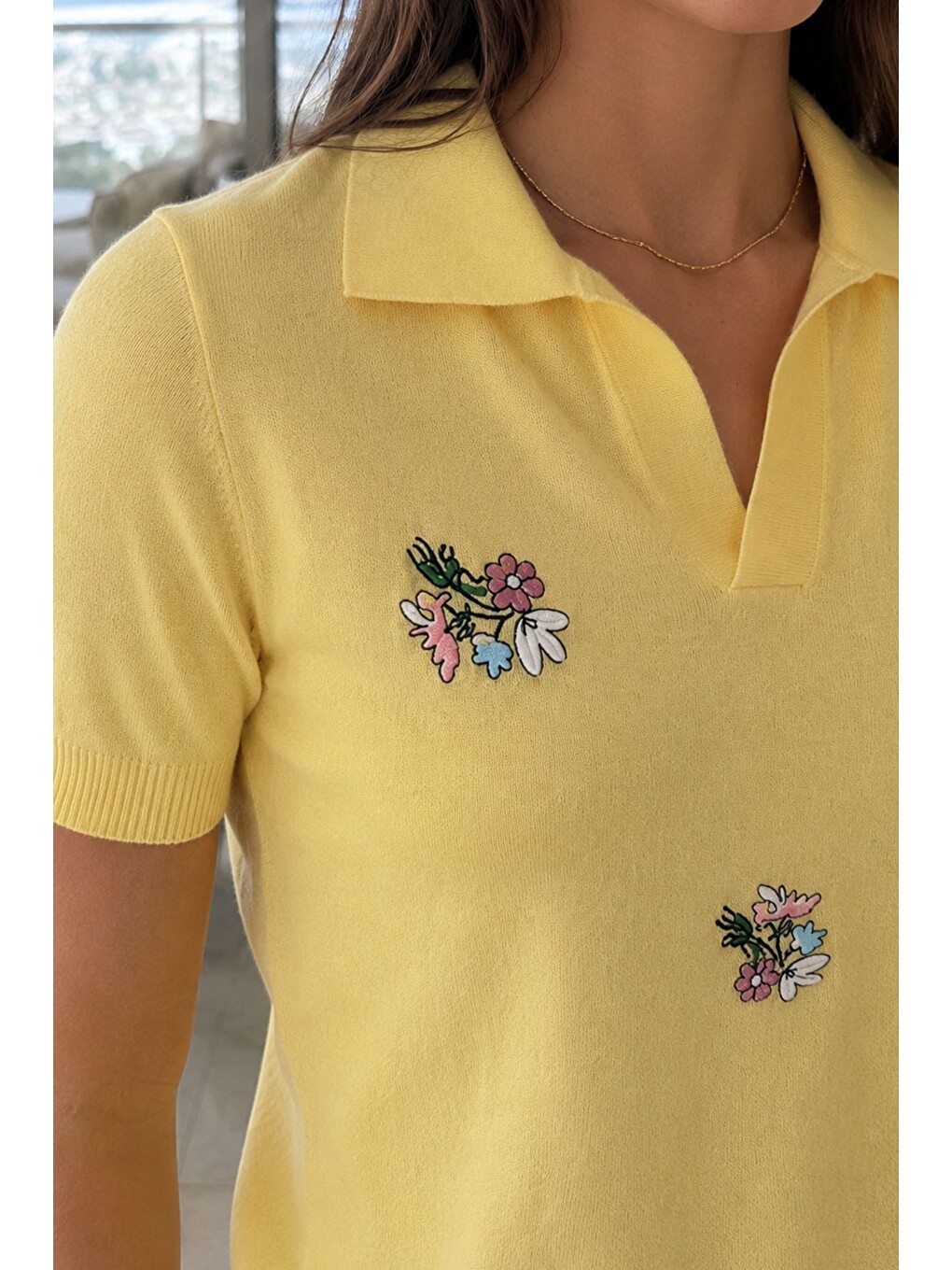 Sarı Kadın Polo Yaka Çiçek Nakışlı Triko Bluz-1