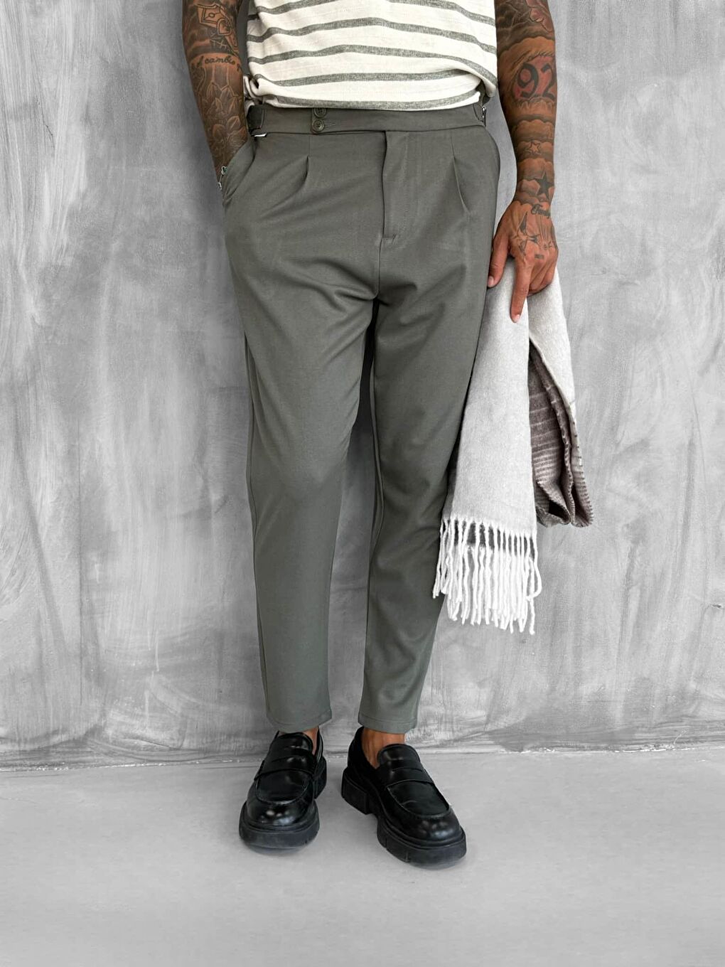 Erkek Ayarlanabilir Tokalı Pileli Kumaş Pantolon Haki