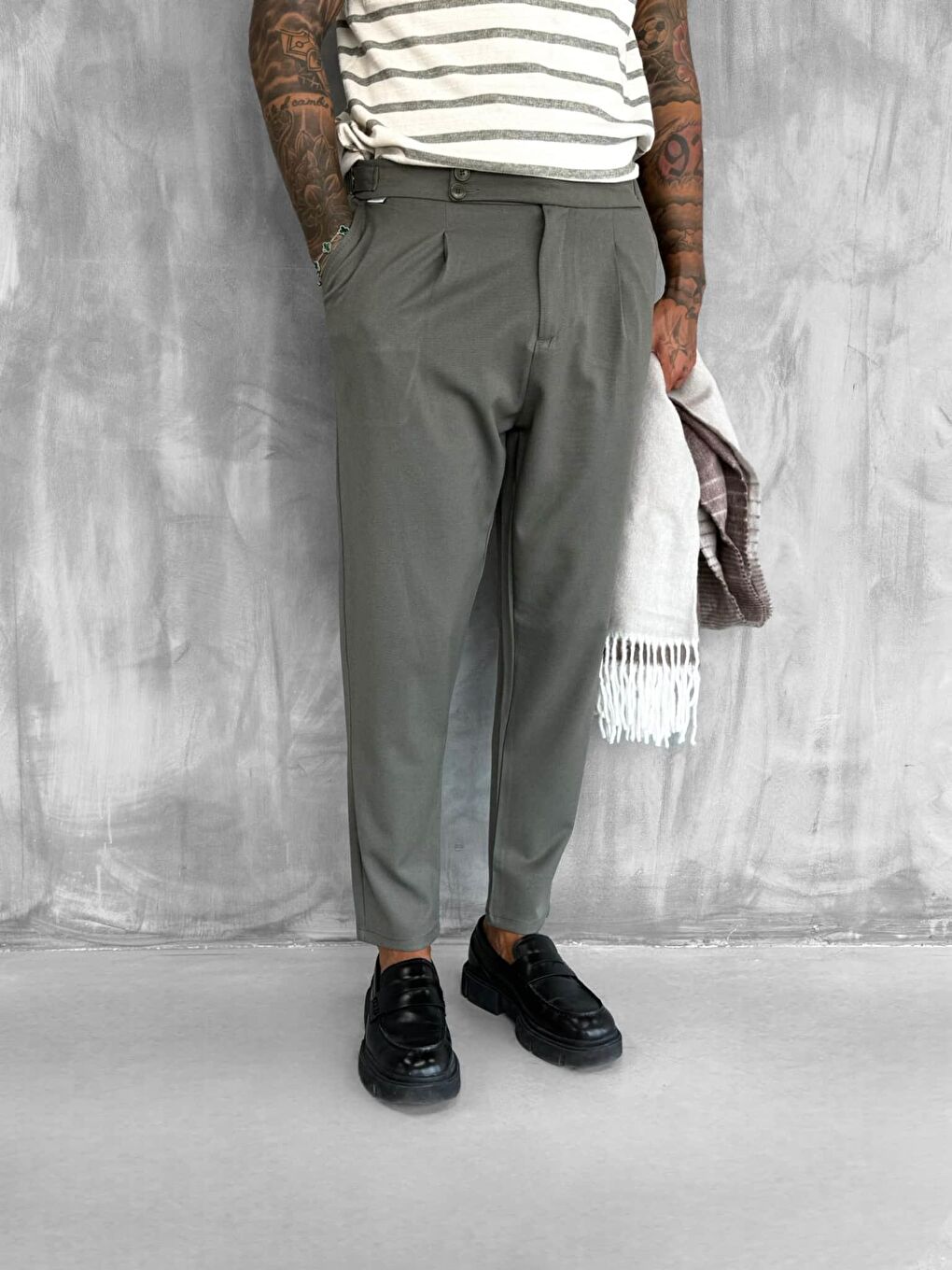 Erkek Ayarlanabilir Tokalı Pileli Kumaş Pantolon Haki-1