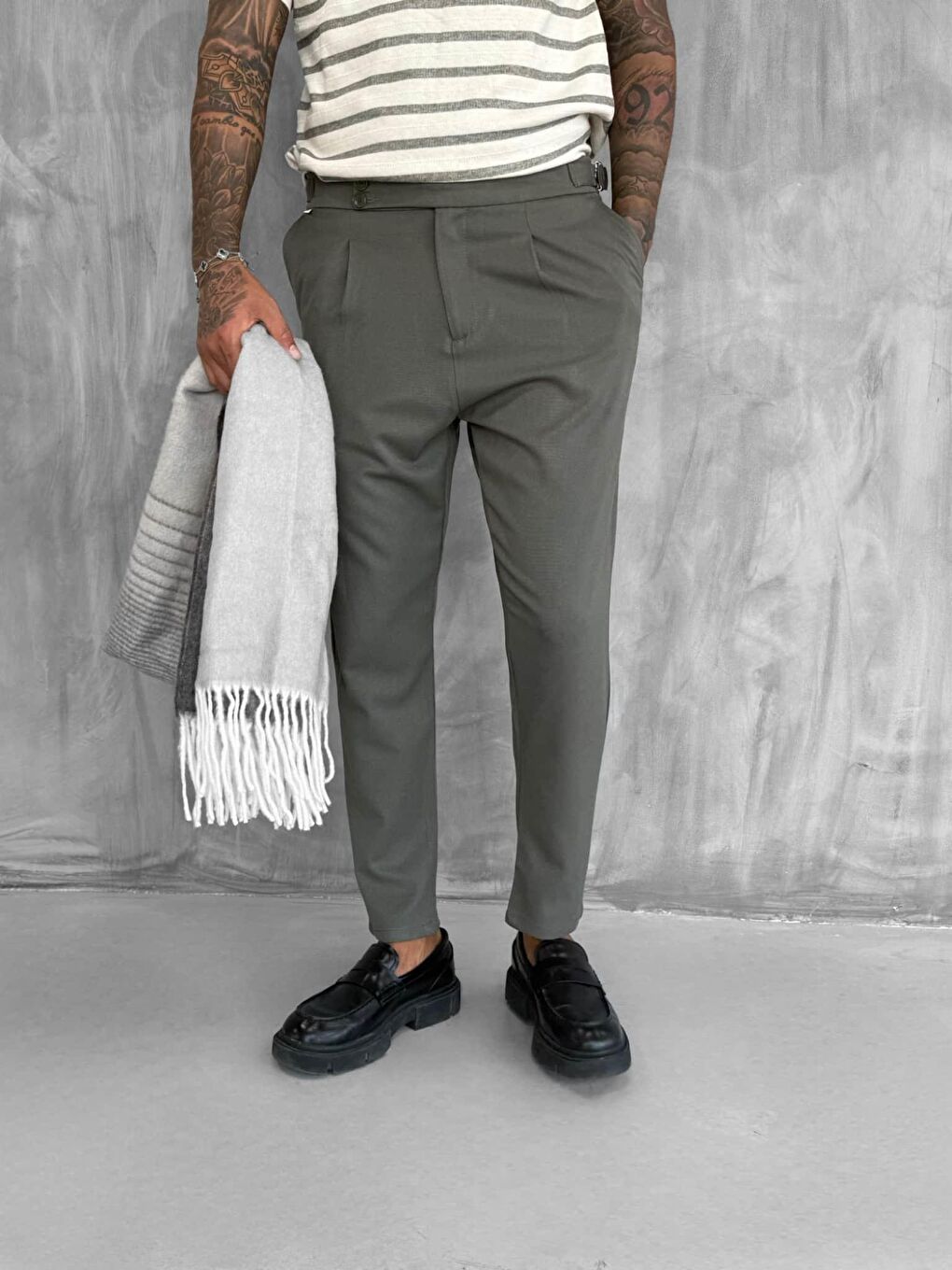 Erkek Ayarlanabilir Tokalı Pileli Kumaş Pantolon Haki-2