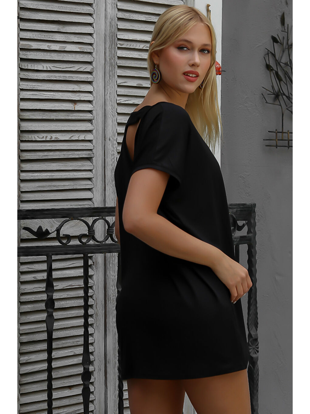 Siyah V Yaka Düşük Kol Sırt Dekolteli Örme T-Shirt-6