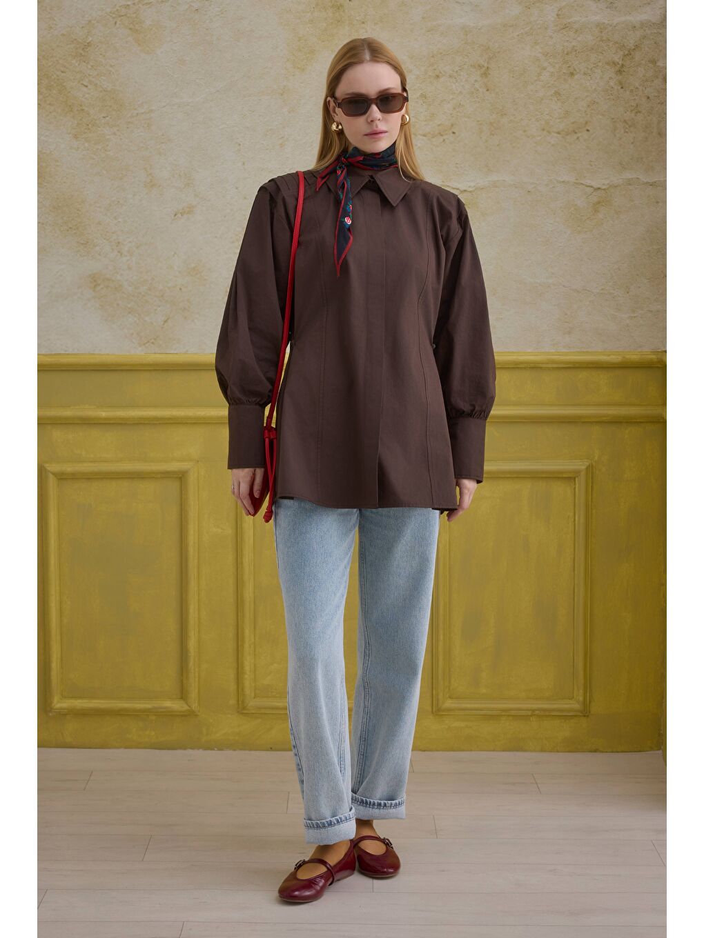 Kahverengi %100 Pamuk Arkası Pileli Gömlek Kahve