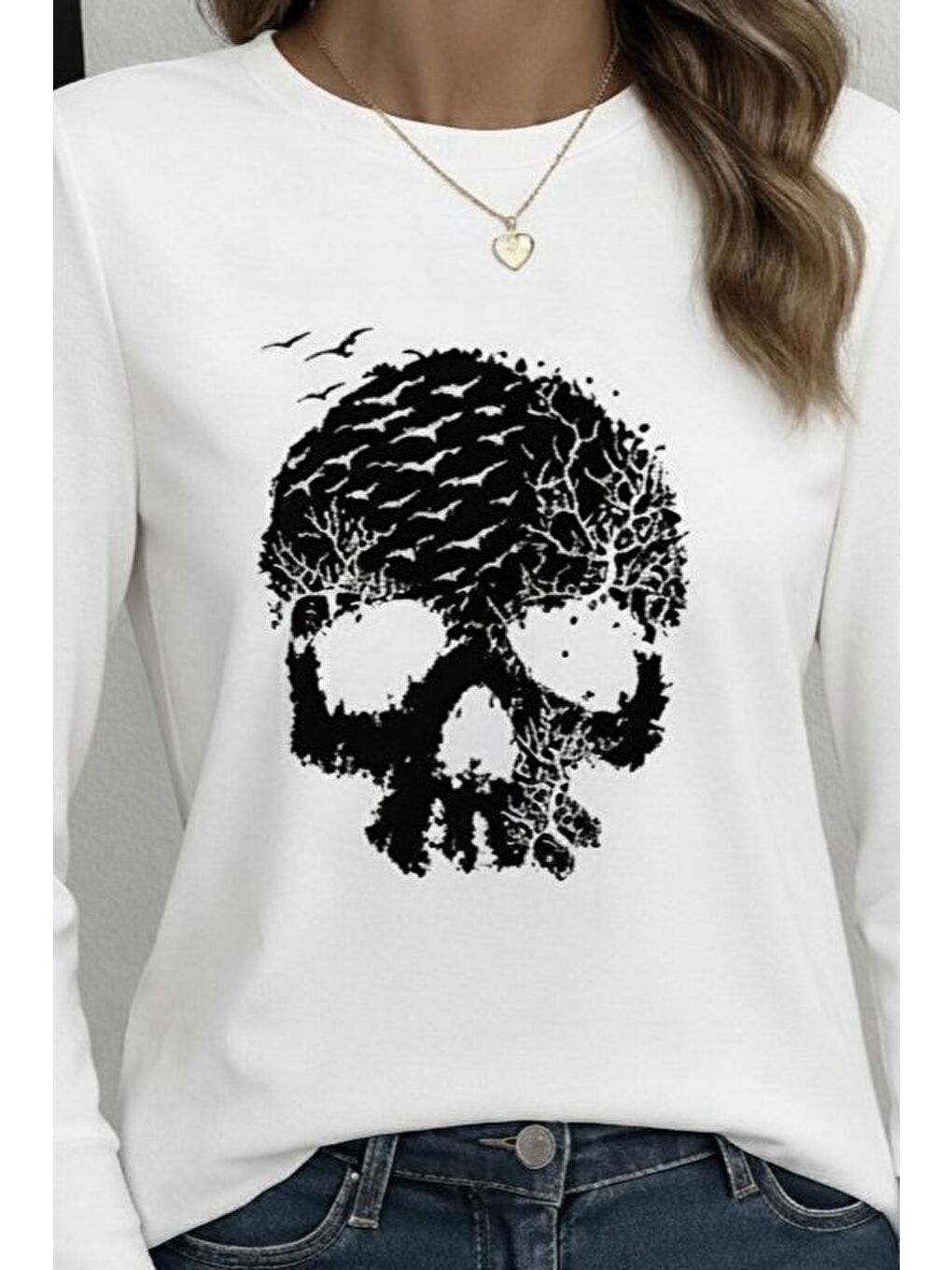 Beyaz Kadın Uzun Kollu Bisiklet Yaka Kurukafa Desenli Viskon Bluz-1