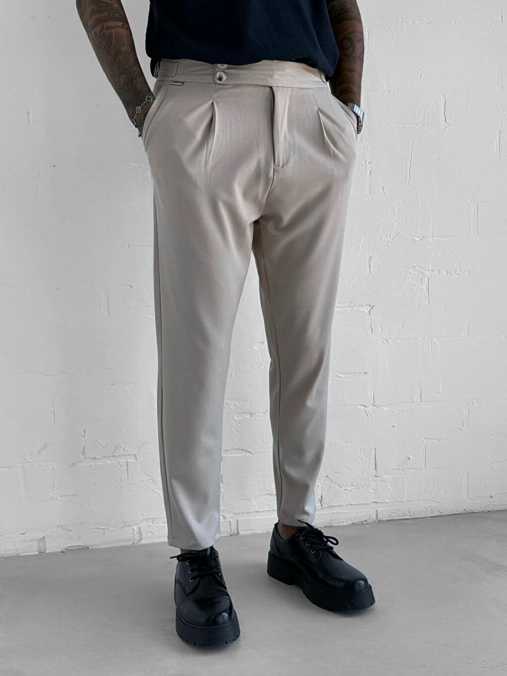 Erkek Ayarlanabilir Tokalı Pileli Kumaş Pantolon Bej