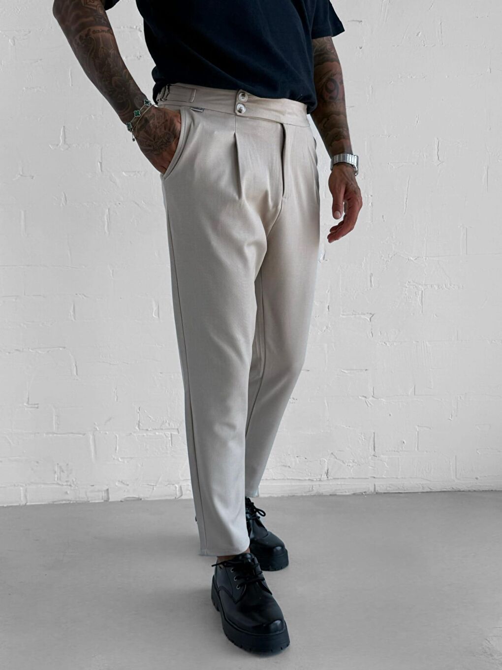 Erkek Ayarlanabilir Tokalı Pileli Kumaş Pantolon Bej-1