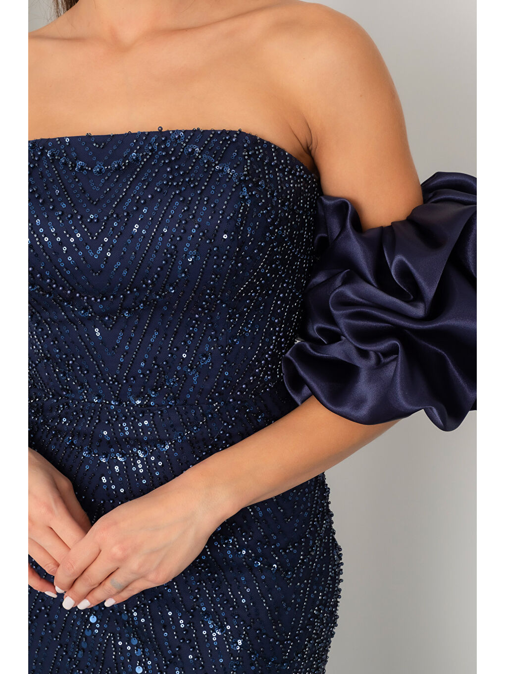 Kadın Lacivert Kol Detay Boncuklu Uzun Abiye Elbise-3