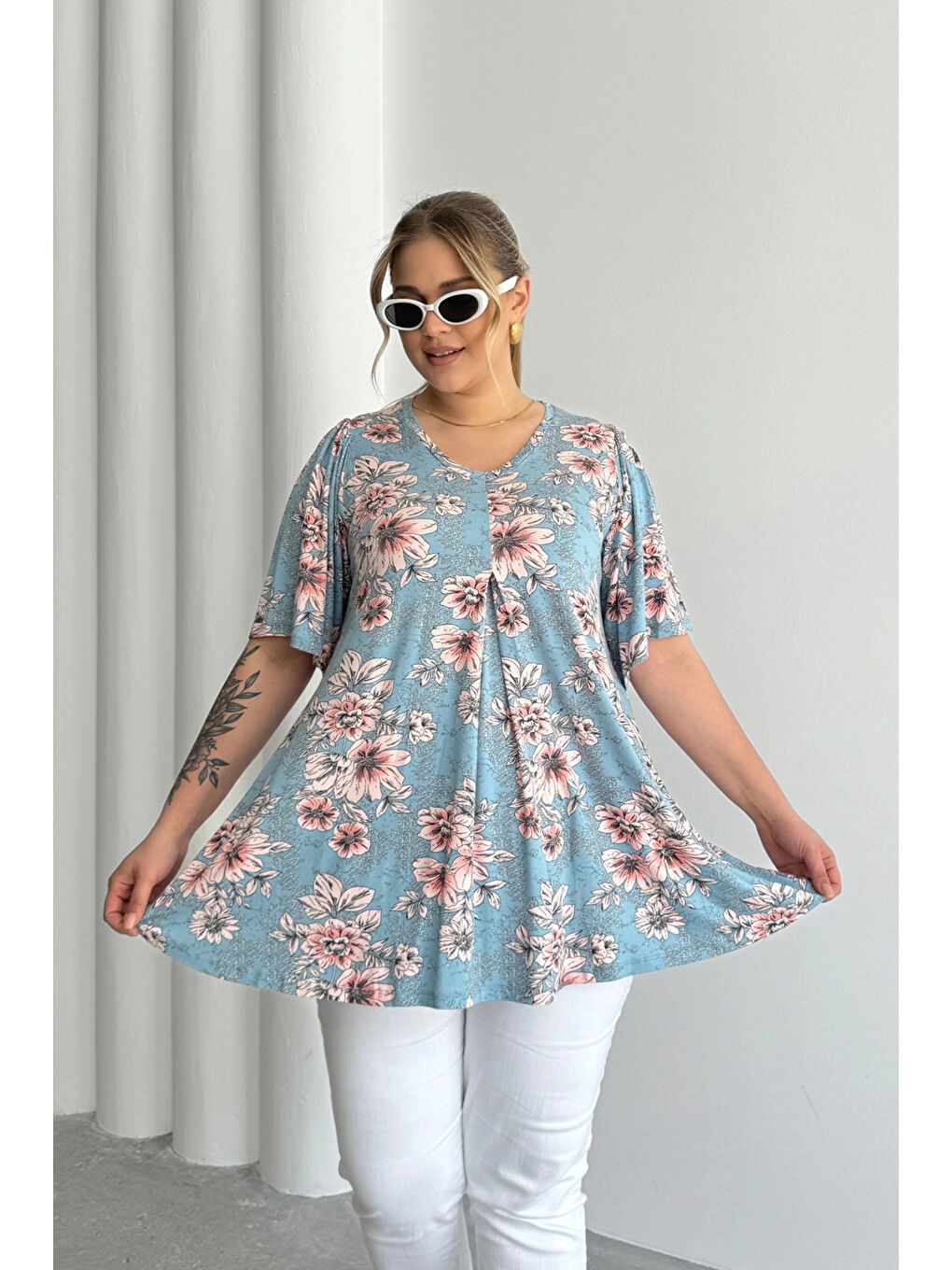 Mavi Büyük Beden V Yaka Kısa Kollu Eteği Bollaşan Desenli Bluz 101-44