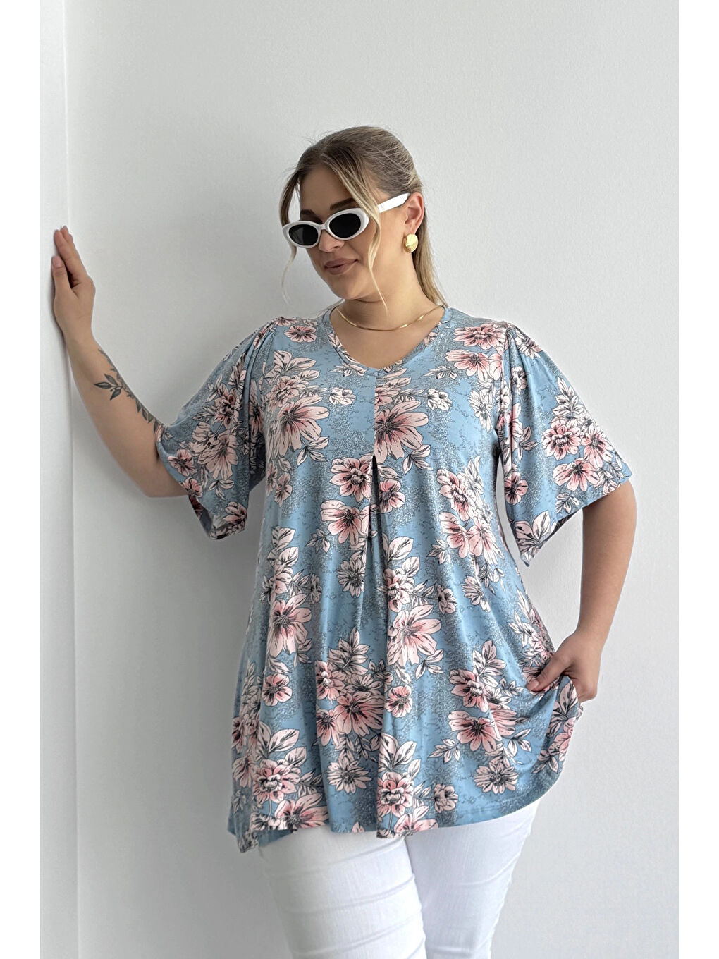 Mavi Büyük Beden V Yaka Kısa Kollu Eteği Bollaşan Desenli Bluz 101-44-1