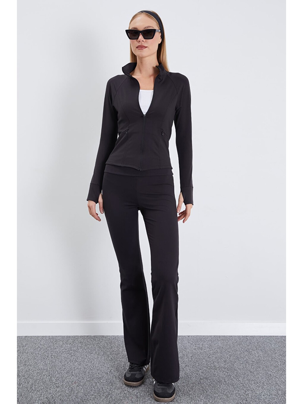 Siyah Parmak Geçirmeli Dalgıç Kumaş Slim Fit Ceket-1