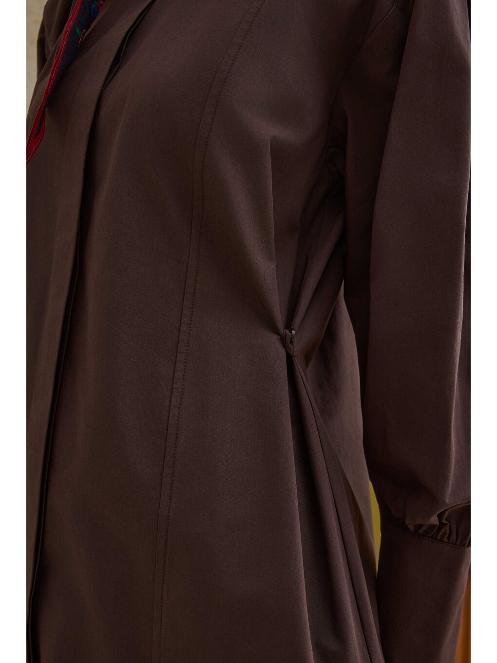 Kahverengi %100 Pamuk Arkası Pileli Gömlek Kahve-3