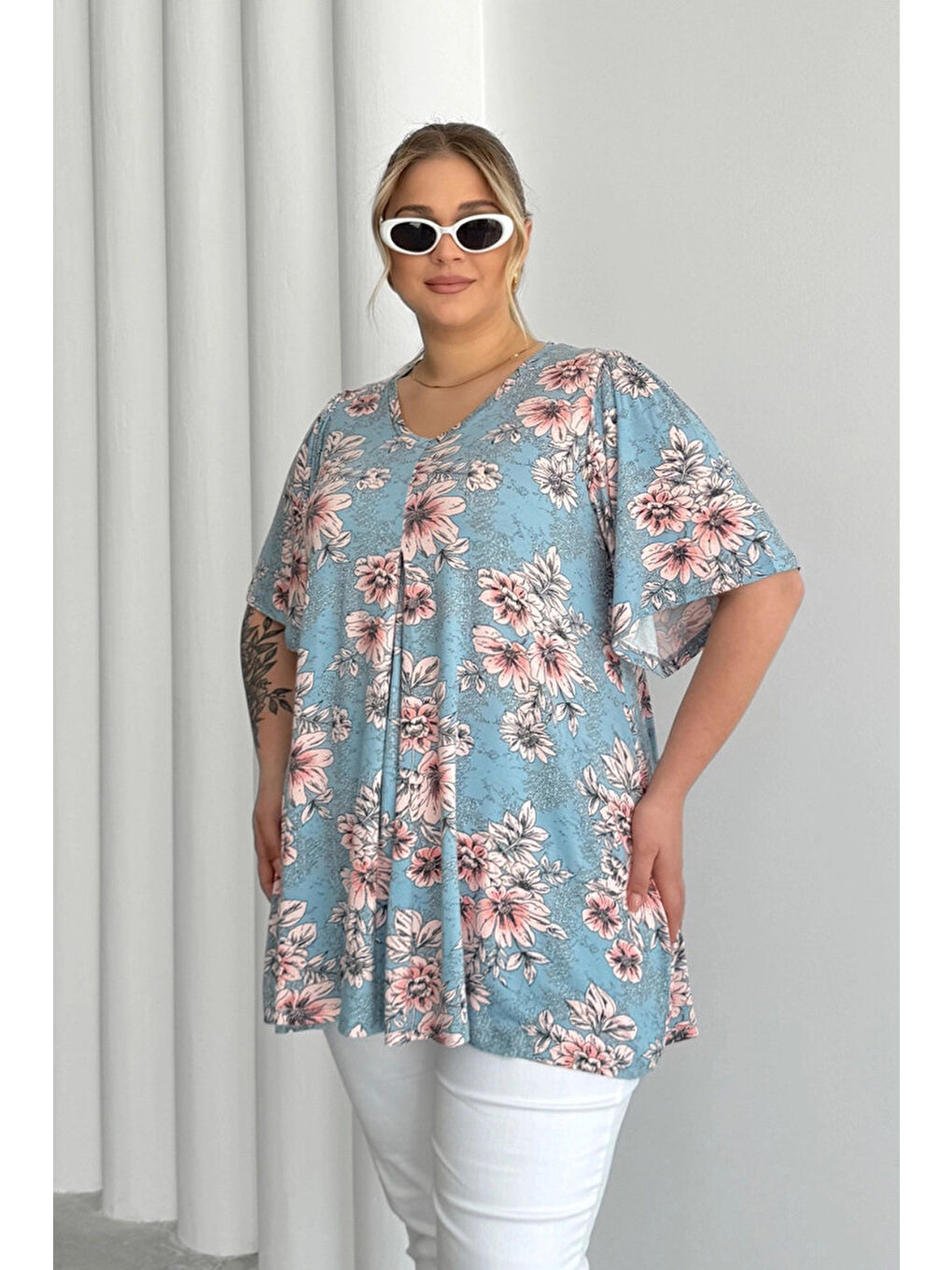 Mavi Büyük Beden V Yaka Kısa Kollu Eteği Bollaşan Desenli Bluz 101-44-3