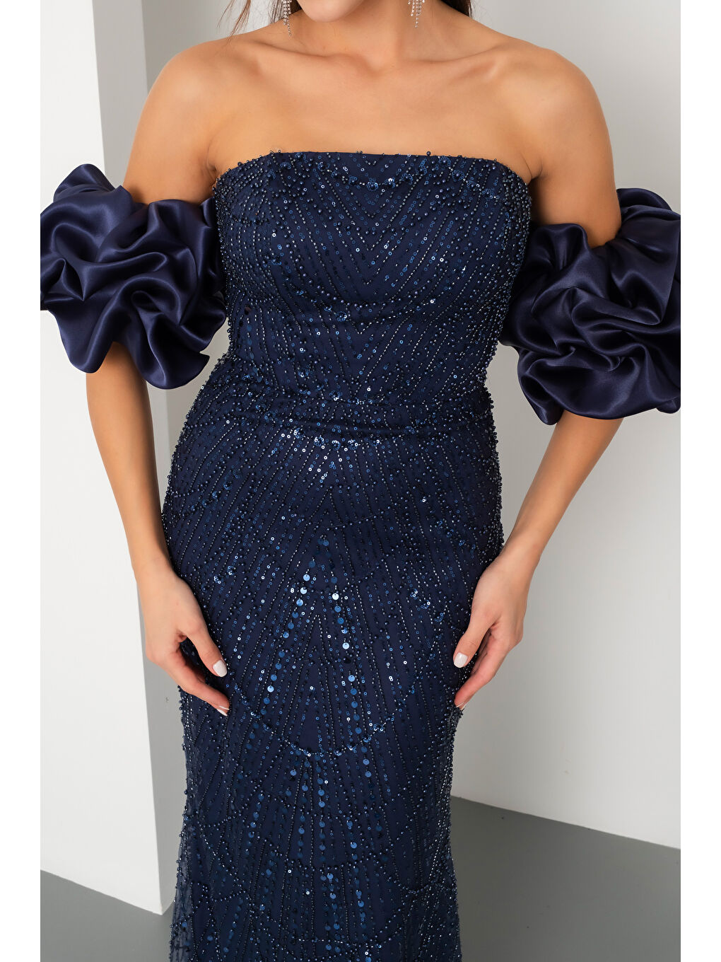 Kadın Lacivert Kol Detay Boncuklu Uzun Abiye Elbise-4