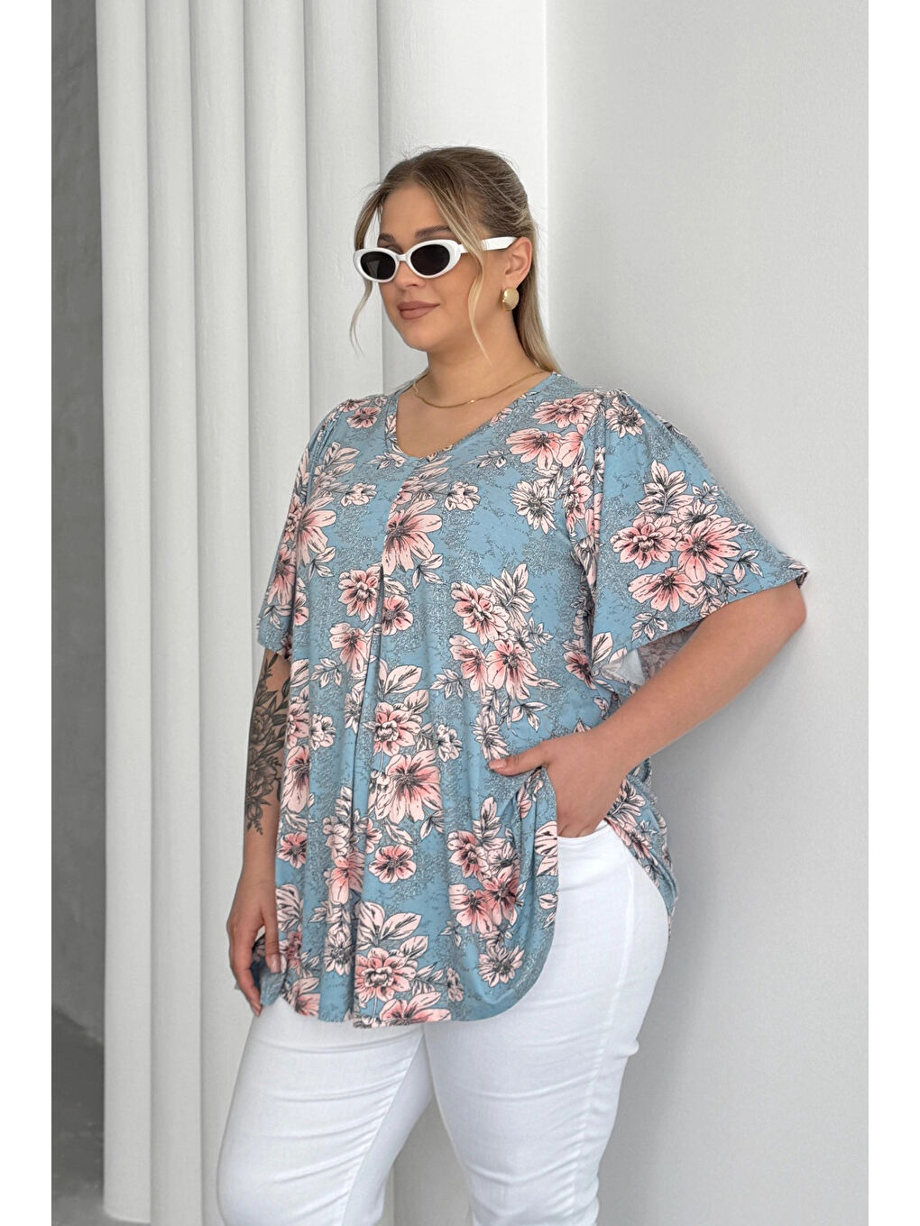 Mavi Büyük Beden V Yaka Kısa Kollu Eteği Bollaşan Desenli Bluz 101-44-4
