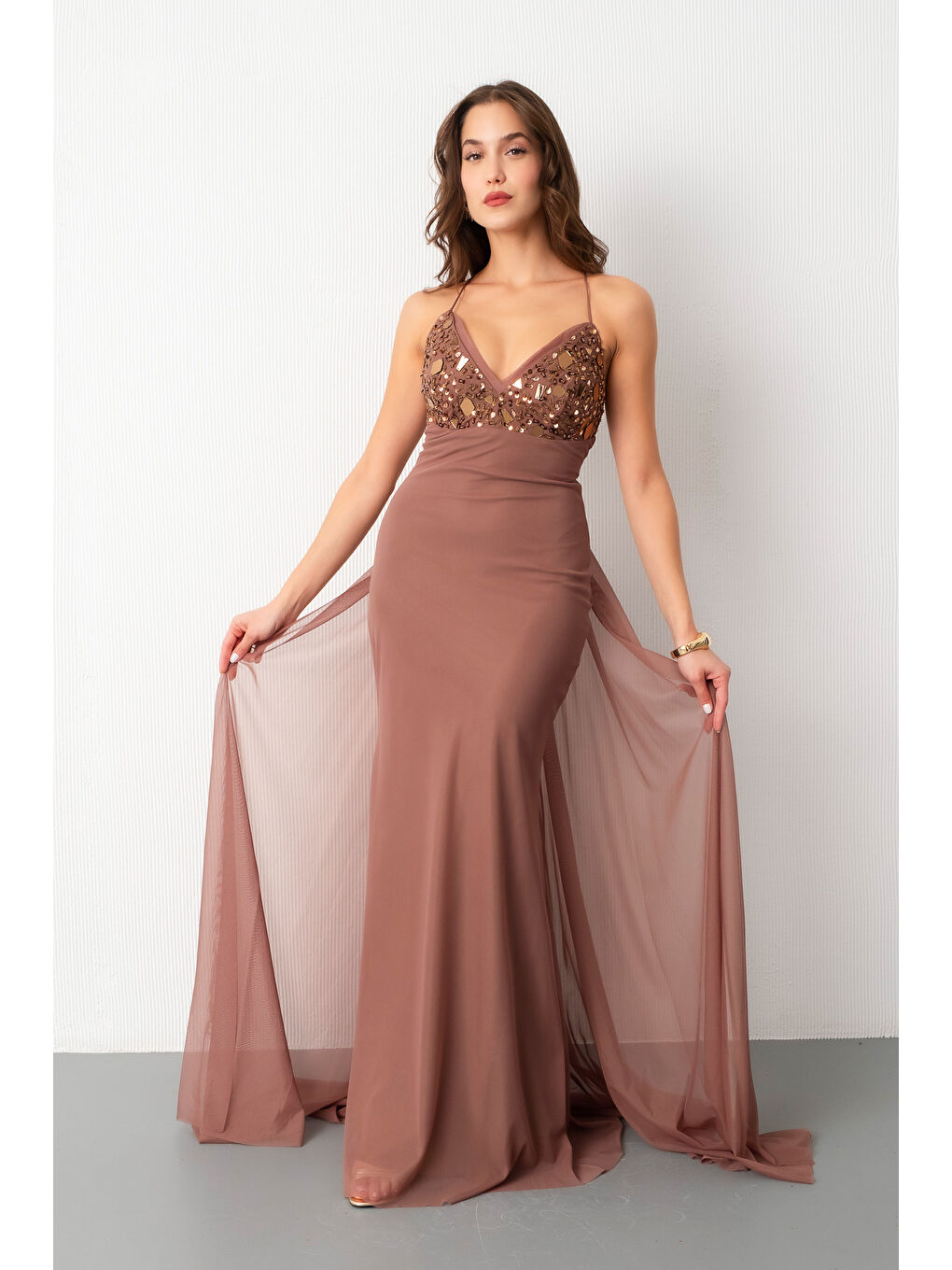 Bej Kadın Vizon Askılı Taş Detaylı Uzun Tül Abiye Elbise-1