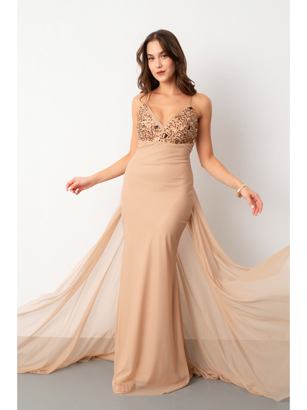 Kadın Bej Askılı Taş Detaylı Uzun Tül Abiye Elbise