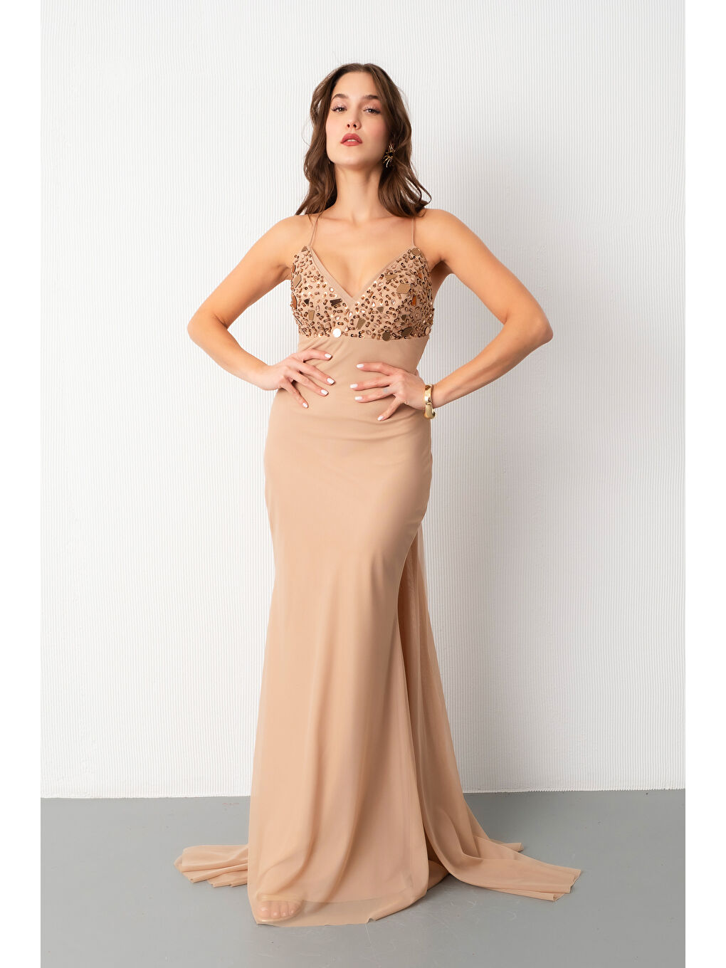 Kadın Bej Askılı Taş Detaylı Uzun Tül Abiye Elbise-1