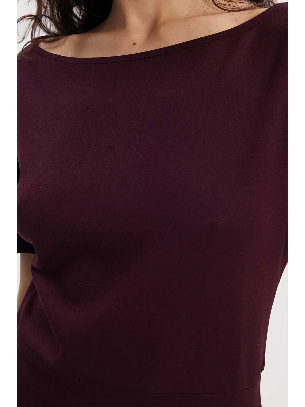 Kadın Slim Fit Dar Kesim Kısa Kollu Kayık Yaka Mürdüm Tişört-4
