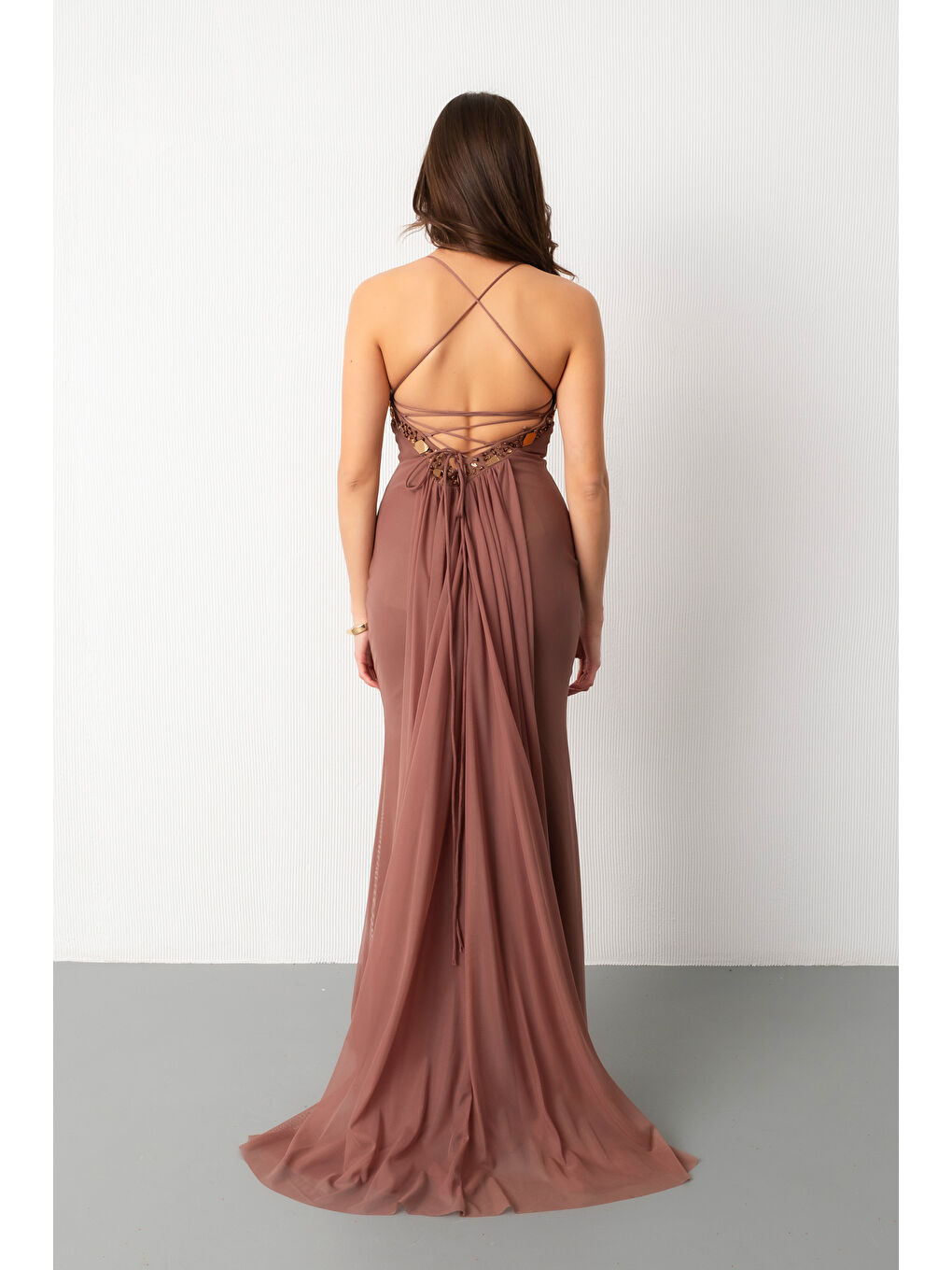 Bej Kadın Vizon Askılı Taş Detaylı Uzun Tül Abiye Elbise-5