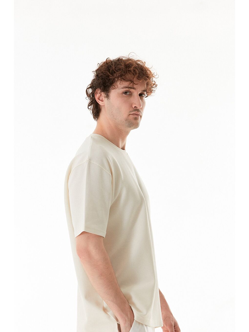 Ekru Basic Kabartma Baskılı Kalın Penye Oversize Tişört-2